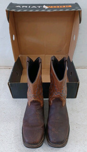 (1) Ariat Work Boots - 9.5W