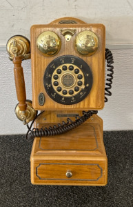 Limited Edition Thomas Museum Series Old School Telephone