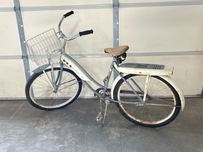 Vintage Jc Higgins Cruiser Bike With Basket Attached