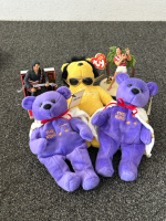 Elvis Collection: Towels, Figurines, Beanie Baby's, and Much More - 6