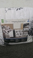 (1) Queen Size Mainstays 8-Piece Bedding Set - 2