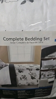 (1) Queen Size Mainstays 8-Piece Bedding Set - 4