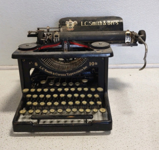 Vintage L.C.Smith & Bros 8 LC Smith & Corona Typewriters Inc. 10" Typewriter
