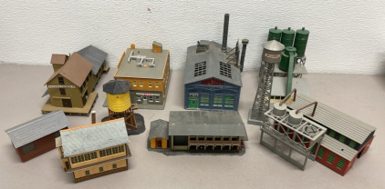 HO Scale Model Train Accessories… Scenery, Commercial Buildings, Water Towers+