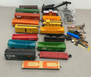 HO Scale Model Train Cars And Accessories