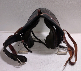(1) County Saddlery Saddle Made in England w/ Saddle Cover