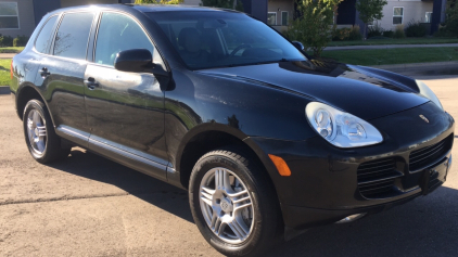 2006 PORSCHE CAYENNE - AWD - BOSE SPEAKERS!