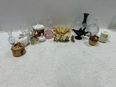 (1) Box of collectible glass figurines, bowls, Candy jars and more!!