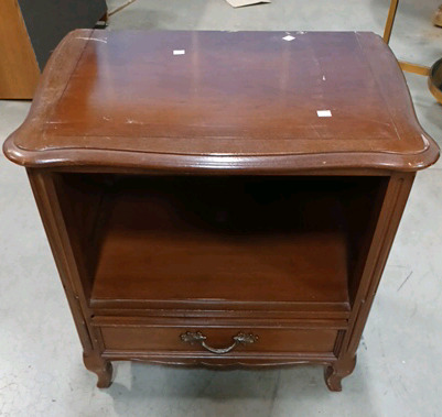 (1) Century Furniture of Distinction Side Table