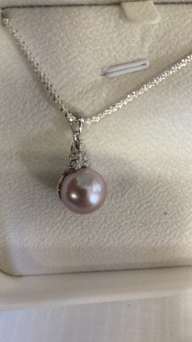 GORGEOUS PEARL NECKLACE.