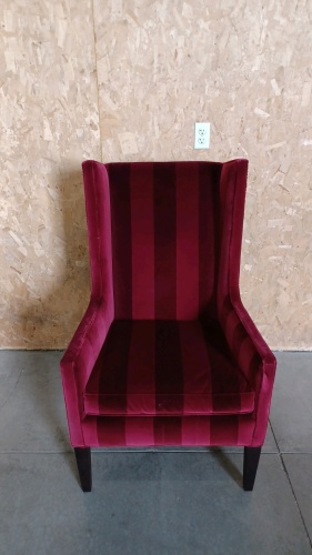 Elegant Red Velvet Padded Lounge/Accent Chair