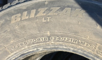 Bridgestone Blizzak 265/70R18 - 3