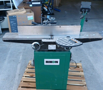 (1) Rikon 6" Jointer - Powers On (Cow)