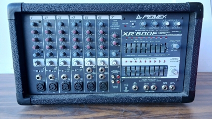 Peavey XR 600F Stereo Powered Mixer - Black 16-Bit Digital Effects Processor