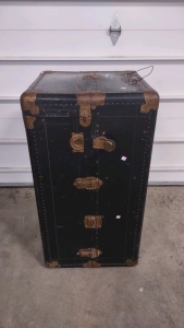 41"x 21½"x 22½" (Black) Traveling Wordrobe Chest