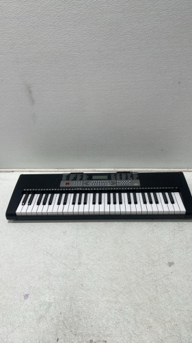 11 x 33” Electritc Keyboard (Battery Powered)