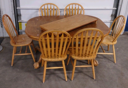 60"x 42"x 30" Oak Wood Kitchen Table w/ Leaf Table Piece & (6) Kitchen Table Chairs