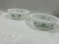 (3) Variously sized vases (2) Glas baking dishes and more! - 3