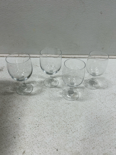 (1) Assorted stem glasses