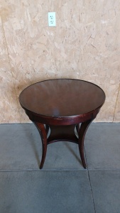 27" H Elegant Round Coffee Table