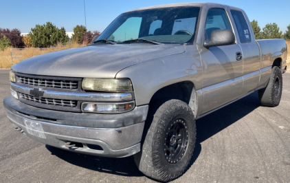 2000 CHEVROLET SILVERADO - 4X4!