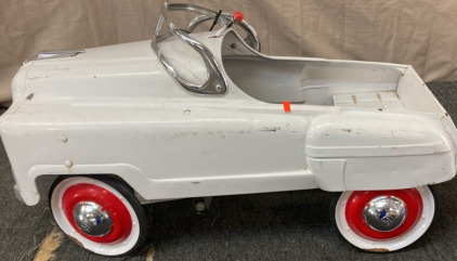 VINTAGE KIDS PEDDLE CAR.