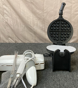 FARBERWARE SINGLE FLIP WAFFLE MAKER (NOT USED) VINTGA GE CARVING SET.