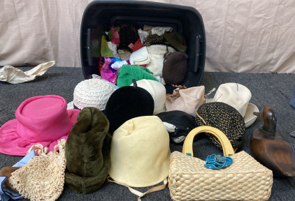 VARIETY OF VINTAGE WOMENS HATS. ABD MORE PLEASE INSPECT.