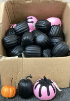 LARGE BOX OF HALLOWEEN PLASTIC PUMPKIN DECOR.