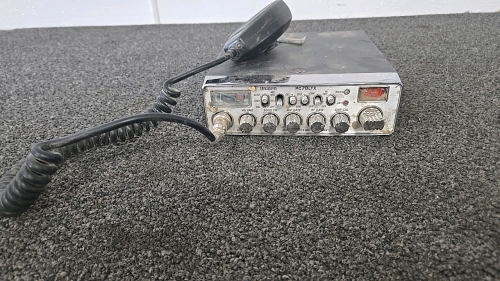 (1) Uniden PC78LTX CB Radio