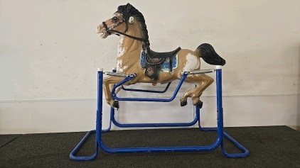 (1) Medium Size Bouncy Horse