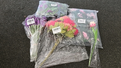 (1) Set of 5 Different Types of Fake Flowers