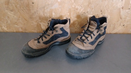 Size 9.5 Gore-Tex Boots
