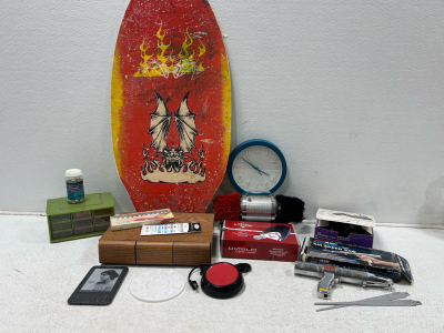 (1) Automatic return putting cup (1) Air speed saw (1) Assorted craft supplies and more!