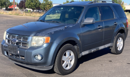 2010 FORD ESCAPE - AWD!