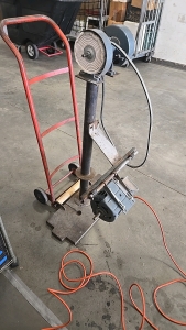 (1) Large Electric Shining/Sanding Tool