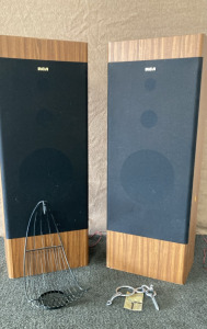 RCA Home Stereo Speakers 10&rdquo; Banana a Basket and Australian Horseman Tie Ring