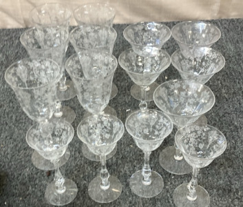 VARIETY OF CAMBRIDGE CRYSTAL POINT STEM GLASSES (6 LARGE WATER GOBLET, 5 WINE GLASSES, 4 LIQOUR GLASSES).