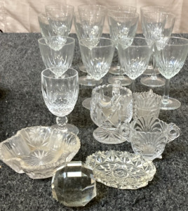 8 VINTAGE CRYSTAL GOBLETS, 4 SMALL VINTAGE GOBLET, VARIETY CRYSTAL DECOR.