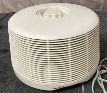 ENVIRACAIRE PIRTABLE AIR CLEANER.