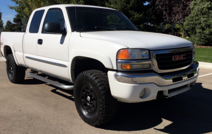 2007 GMC SIERRA 1500 CLASSIC - 4X4 - BED LINER!!