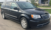 2016 CHRYSLER TOWN & COUNTRY - LEATHER SEATS - TINTED WINDOWS!!