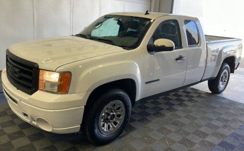 2013 GMC Sierra - Extended Cab!