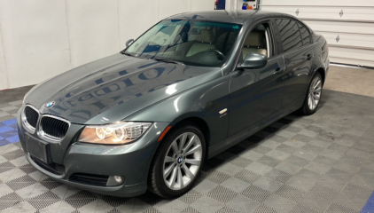 2011 BMW 328XI - Heated Seats - Sunroof!