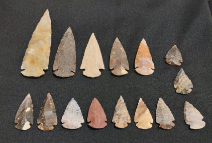 (5) Spear Points 2½" to 4½" Long & (10) Arrowheads 1½" to 2" Long