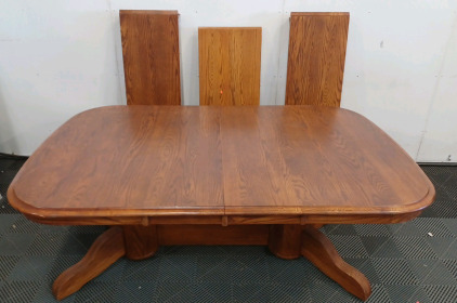 (1) Dining Room Table w/ 3 Leaves - 71.75" W w/o Extra Leaves - 121.75" w/ Extra Leaves × 47.75" L