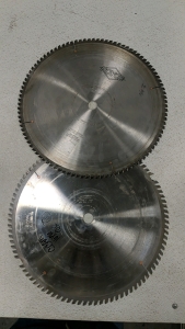 Royce 16x100 Sawblades with 17 ga. Steel Wire and Sirchie SKSUV30 Dual Shortwave UV Light Source