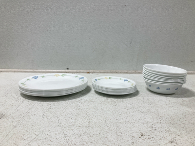 Corelle Break & Chip Resistant (16) Plates & (8) Bowls