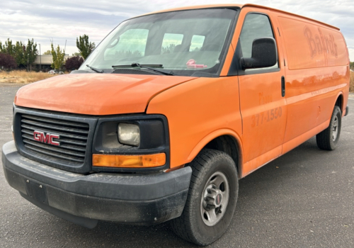 2008 GMC SAVANA - LOTS OF ROOM