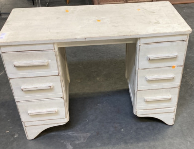 6 DRAWER VINTAGE WHITE DESK. (29” X 19” X 41.5”).